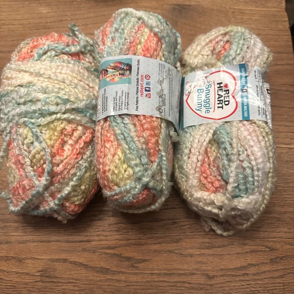Red Heart Snuggle Bunny Yarn Goldfish Super Bulky 3 Skeins Lot 100% Acrylic - Picture 2 of 6
